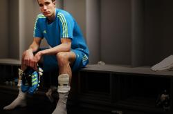 开云官方app入口-凌晨三点，两个平行宇宙的足球心脏同时跳动