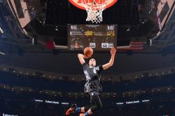 开云官网-刺客的运筹帷幄，欧文如何以篮球智慧与个人引力，将篮网锻造成一台精密的胜利机器