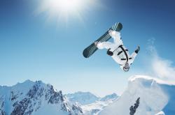 开云体育-绿茵场上的交响与独奏，当莱比锡红牛斩落芬兰遇上C罗的个人主义光芒