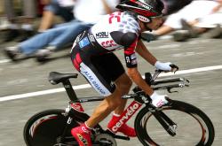 开云平台-黄蜂群中唯一的王，当拉文撕裂雄鹿的钢铁森林