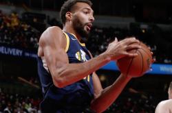 开云体育中国-公牛力克爵士，鲍尔登场帽子戏法助球队取得关键胜利