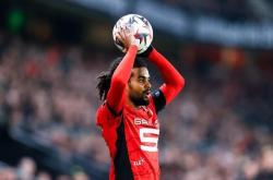 开云官方app入口-雷恩主场击败圣埃蒂安，收获关键三分