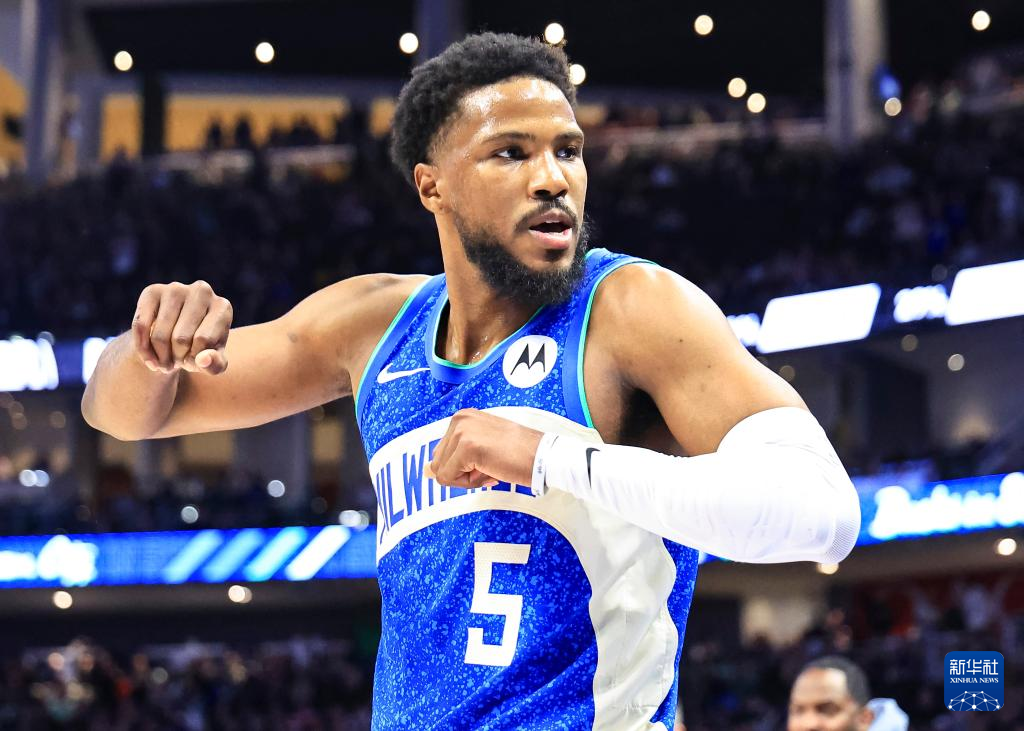 雄鹿队大胜篮网，系列赛战平