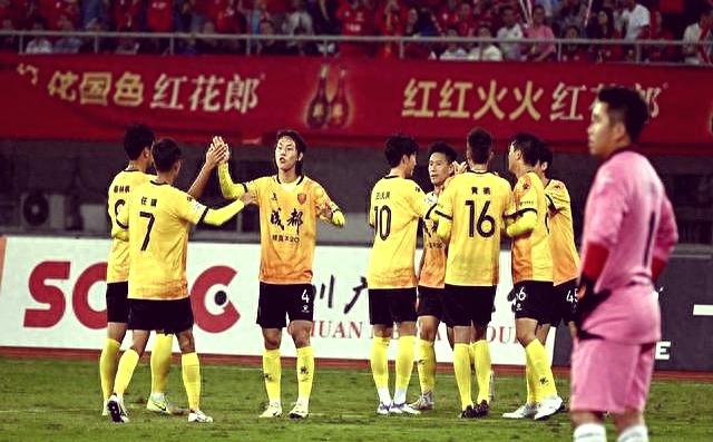 强势球队大获全胜,晋级下一轮比赛 强势球队大获全胜,晋级下一轮比赛