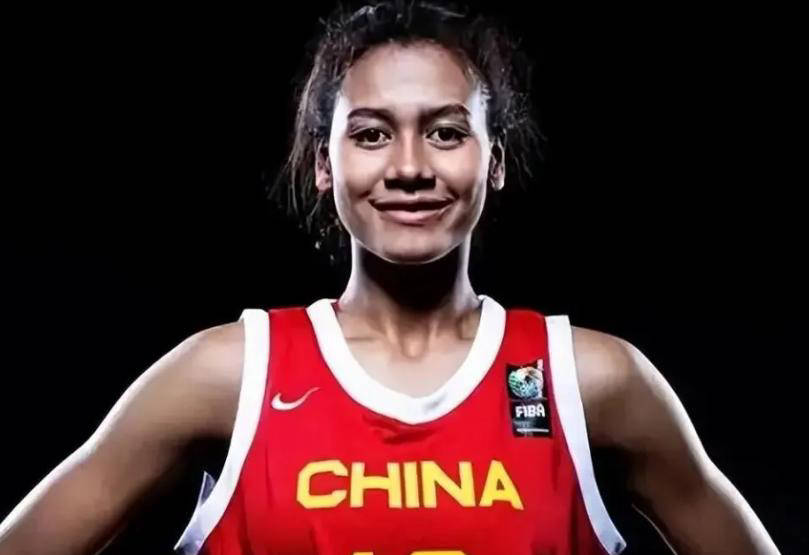 亚洲篮球新秀崭露头角，成为焦点人物