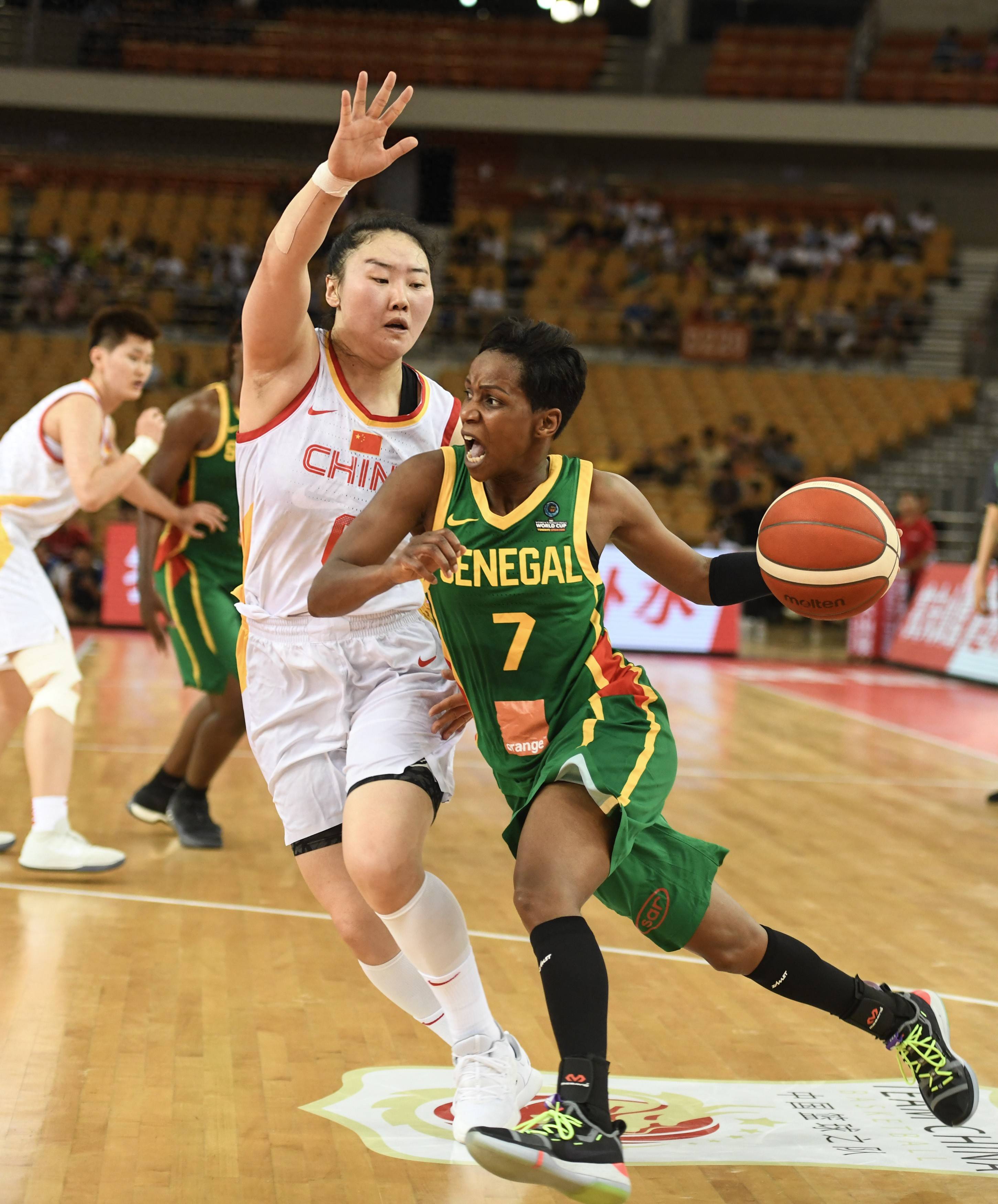 包含篮球青年选手集结备战世界锦标赛,雄心勃发的词条 包含篮球青年选手集结备战世界锦标赛,雄心勃发的词条