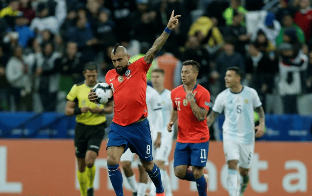 阿根廷队意外淘汰，智利队逆袭晋级下一轮