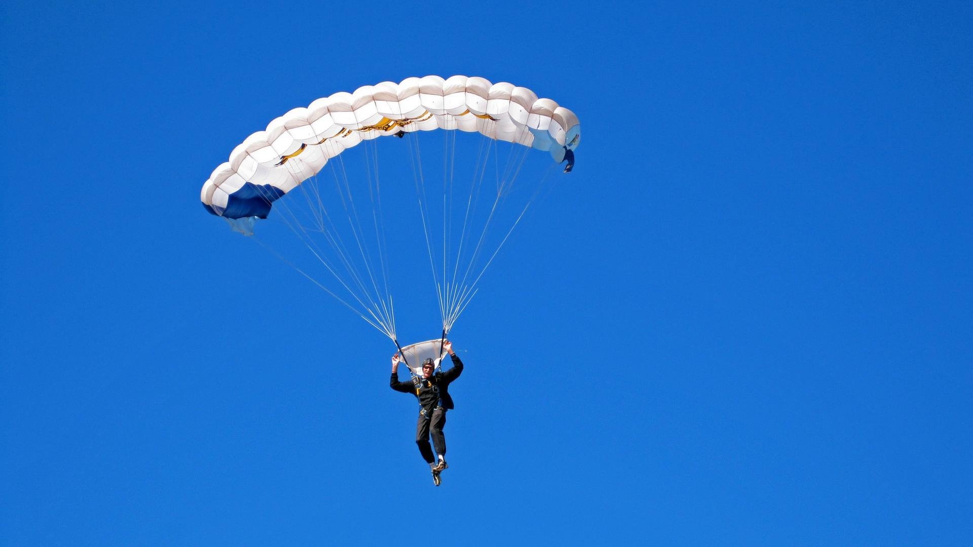 跨越大洋的篮球对话，热火完胜广东，杰伦格林成关键先生