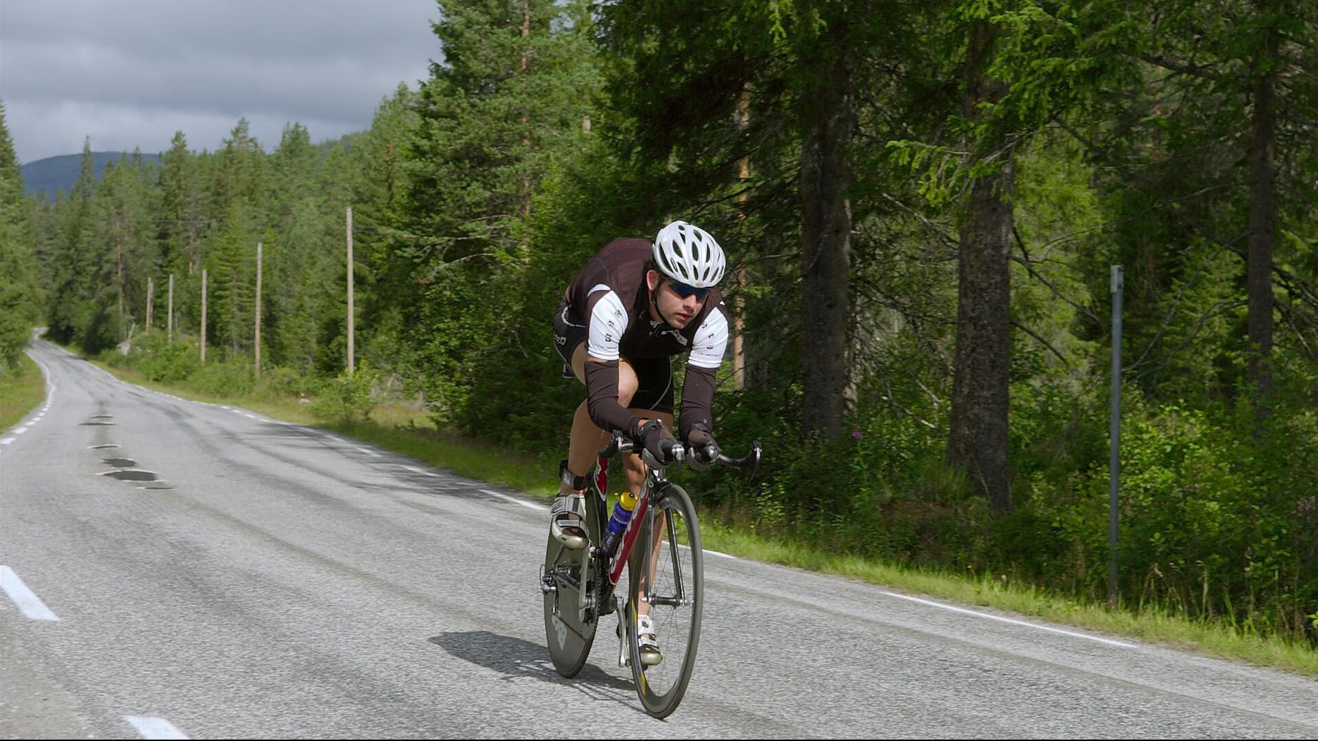 黄黑风暴席卷绿茵场，楚阿梅尼独木难支，多特蒙德闪电三连击终结塞内加尔脊梁