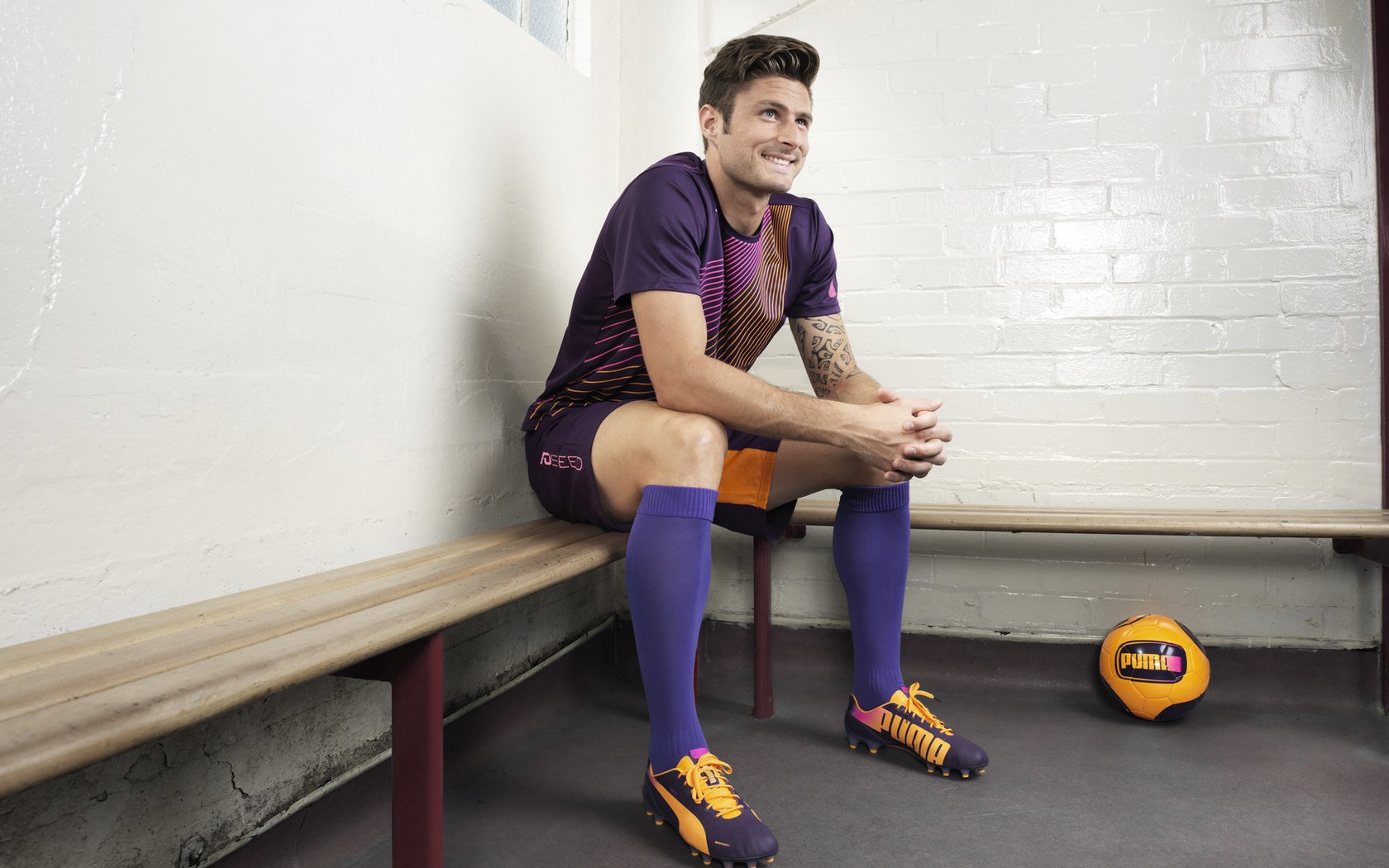 跨越文明的哨响，当波斯铁骑遭遇新月，一位东亚少年重写中场法则