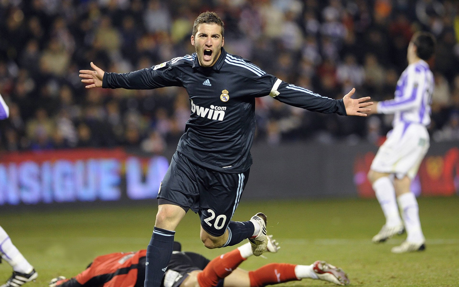 逆袭之舞，索伯车队何以轻取阿斯顿马丁？阿隆索的孤勇与团队的协奏