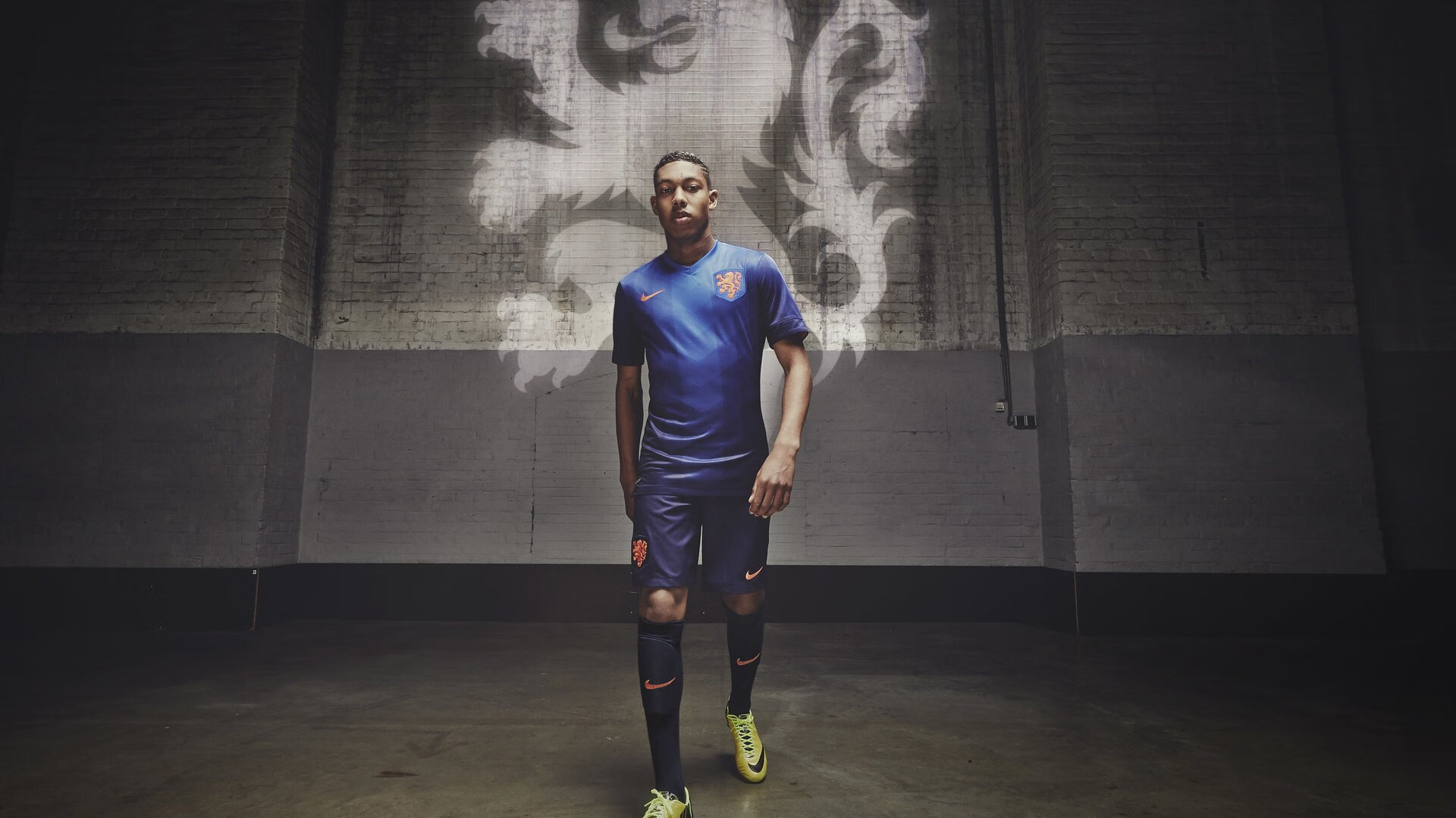 涡轮迷雾，当红牛二队亮出獠牙，维斯塔潘在家族内战中封神